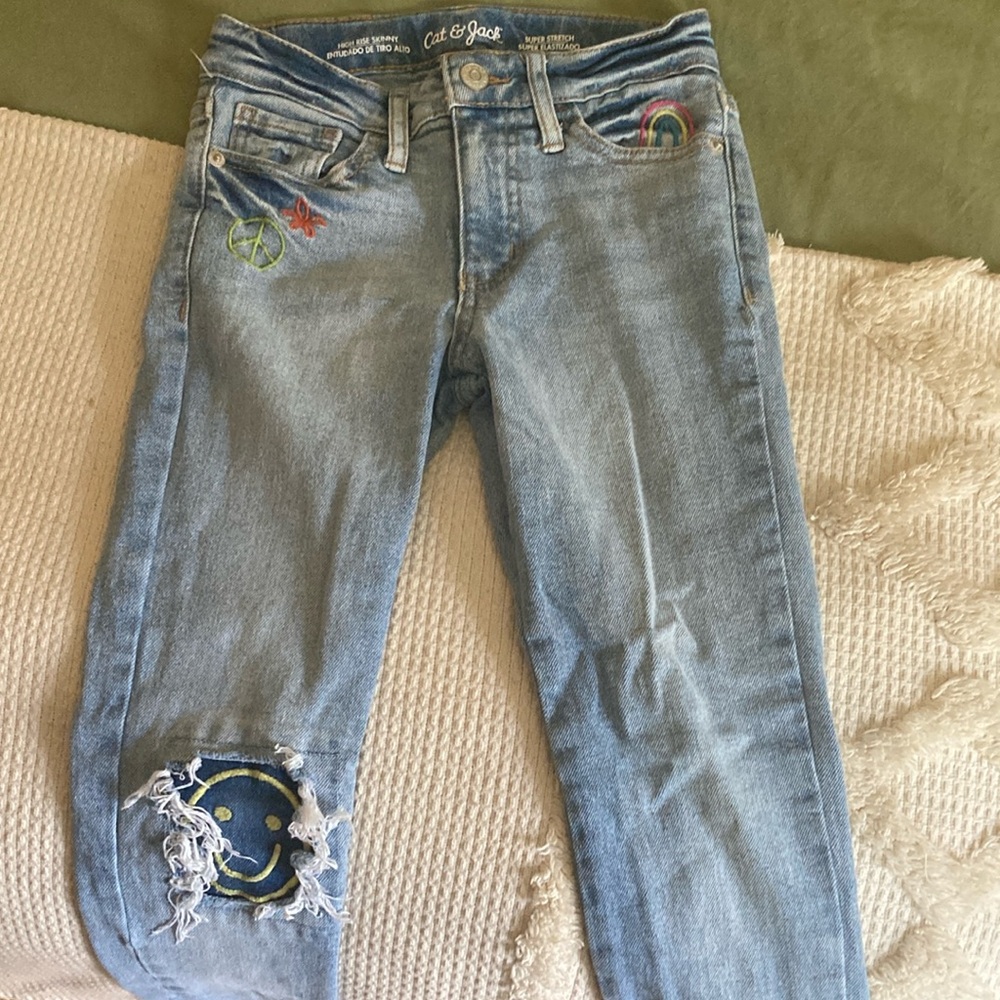 Cat & Jack Women's Light Blue Cropped Jeans with Patches